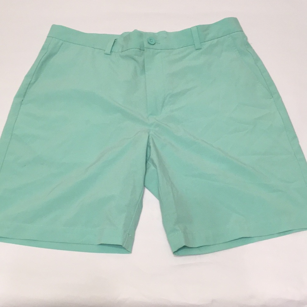 Vineyard vines Performance breaker shorts 34


B7